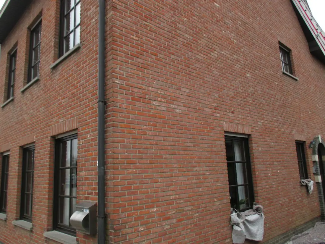 Gevelschilderwerk — project 23 — voor de werken