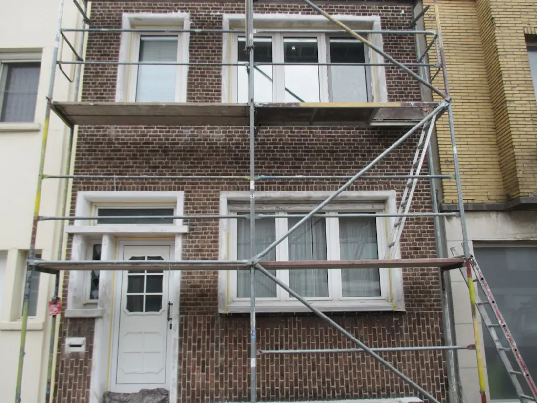 Gevelschilderwerk — project 24 — voor de werken